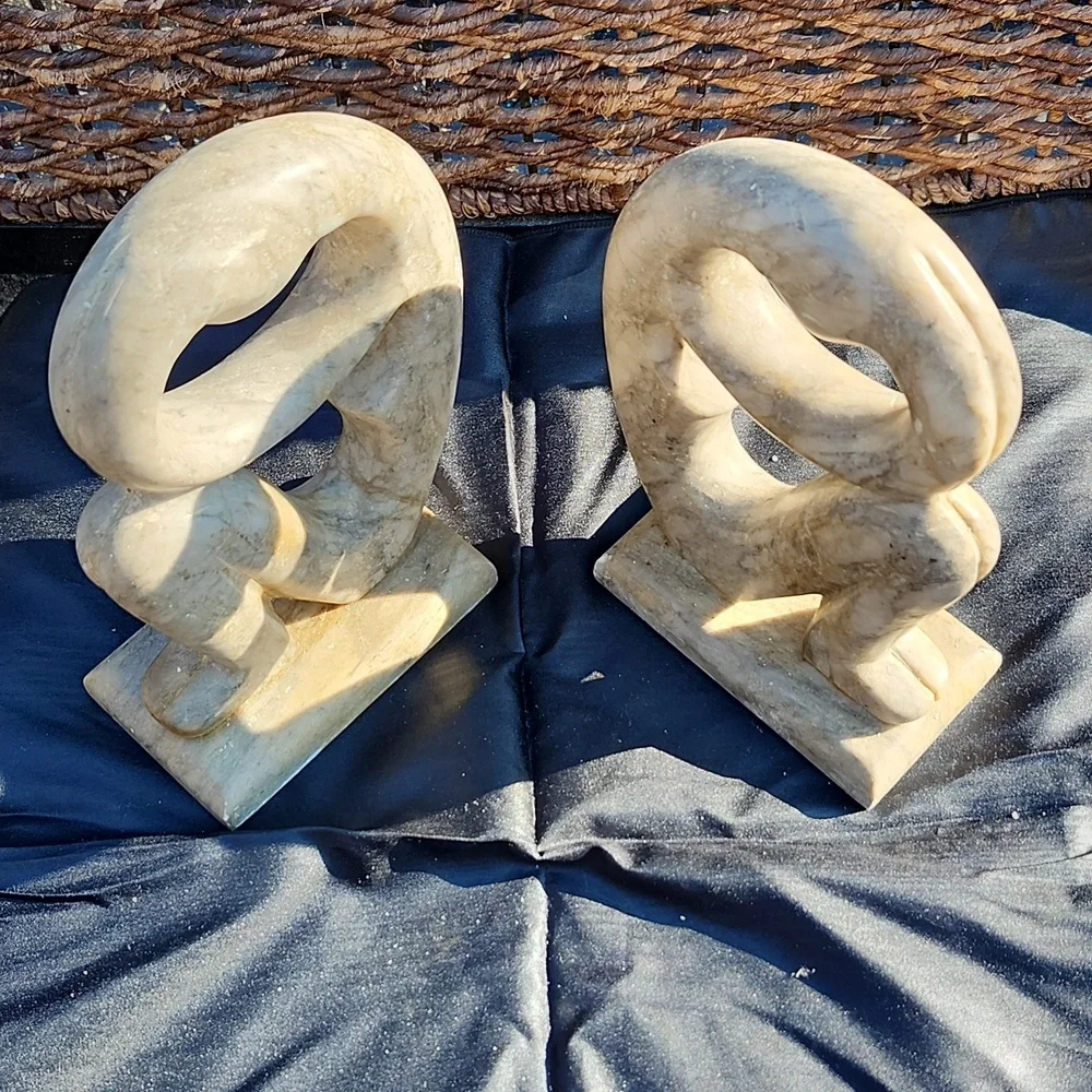 Statues - Picture 2 of 8